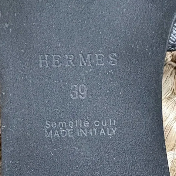 Hermès Black Oran Sandals size 39 US 9
Made in Italy slip on H design - Picture 6 of 8